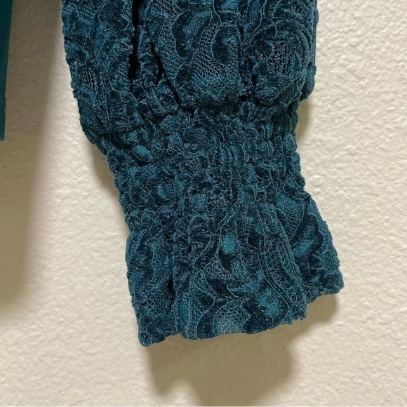 JOY JOY Women's Lace Sleeve Top-Teal Festive Size M - Picture 5 of 6